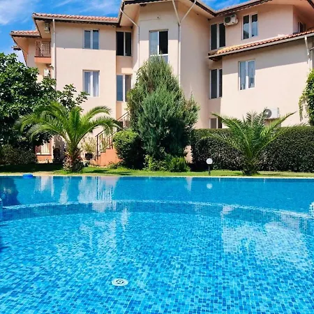 Daire By The Sea With Pool *